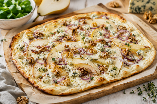 Flammkuchen mit Fourme d´Ambert, Birne & Walnüsse